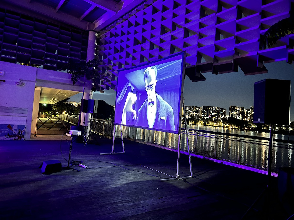 Movie Screening: 6 Easy Ways to Plan Better Seating 11 Side view of a waterfront screen with a floor speaker